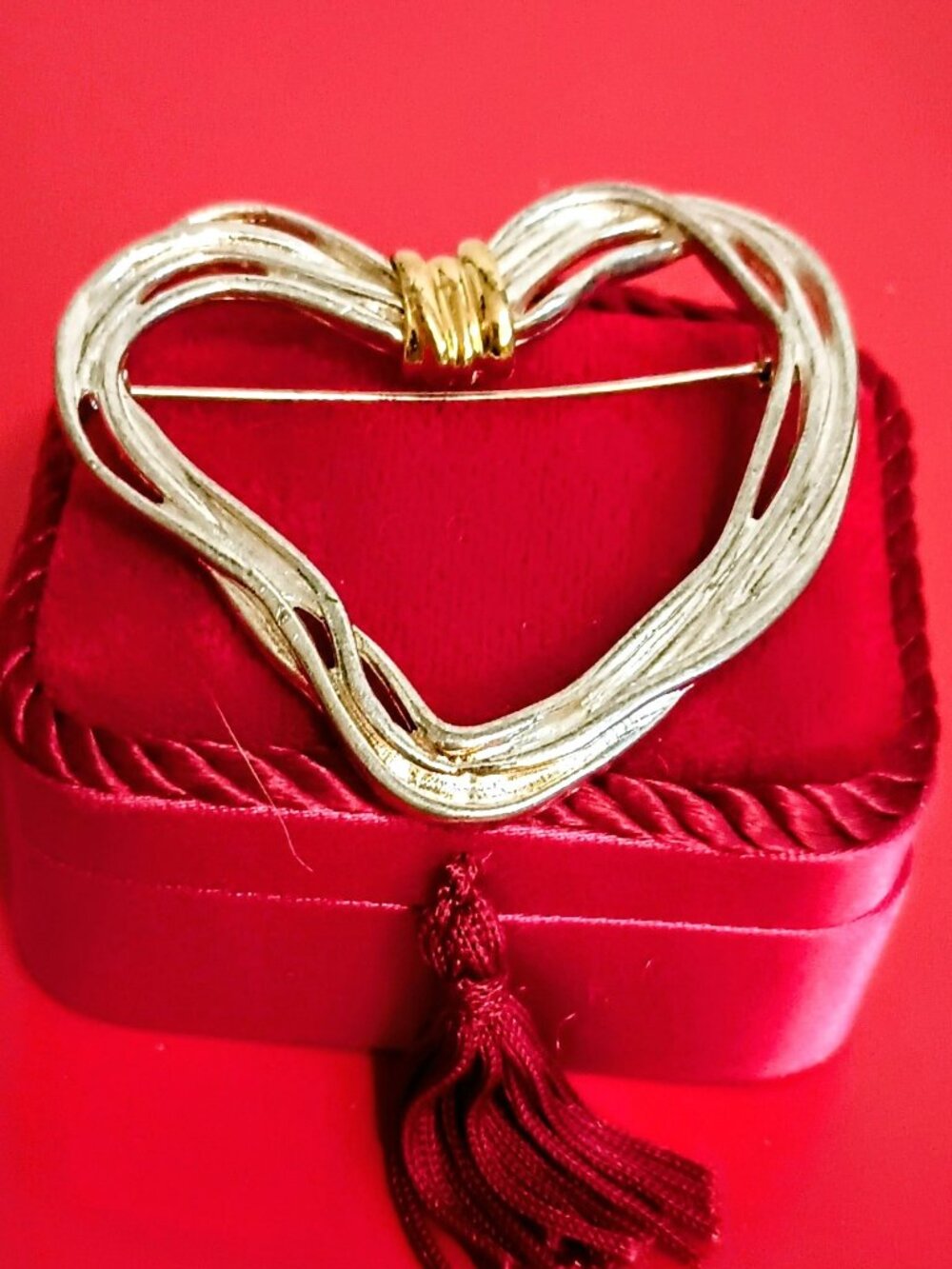 PD Strings Of Love Brooch Vintage Twisted Vine Heart 2 Tone Openwork Fall Pin